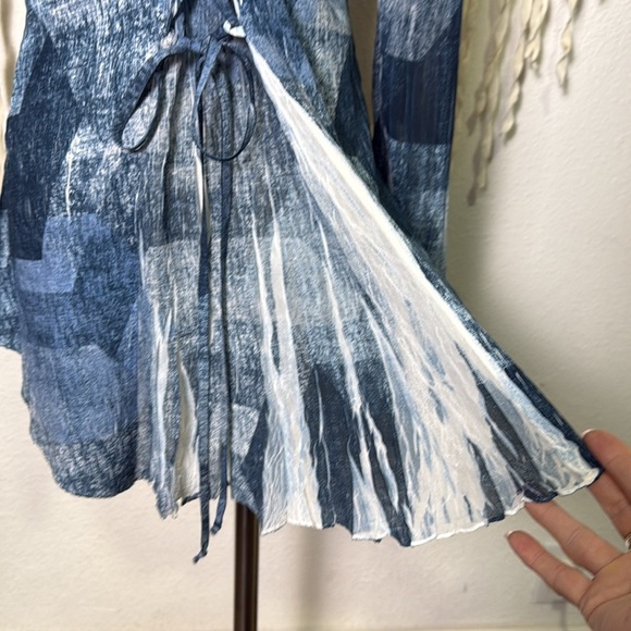 Komarov Blue White Long Sleeve Top with Lace Up Back Size Small - Picture 11 of 11